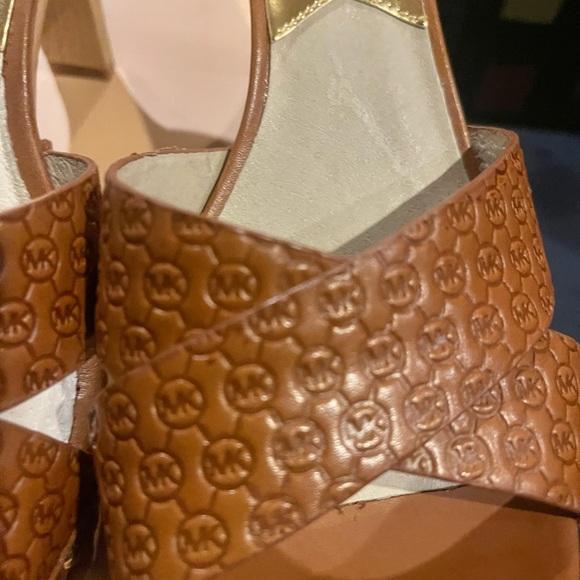 Michael Kors clogs with wooden 2” heel - Picture 2 of 4